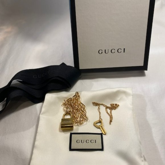 Vintage Gucci Lock and Key layered toggle necklace & chain w/ bag - Picture 2 of 8